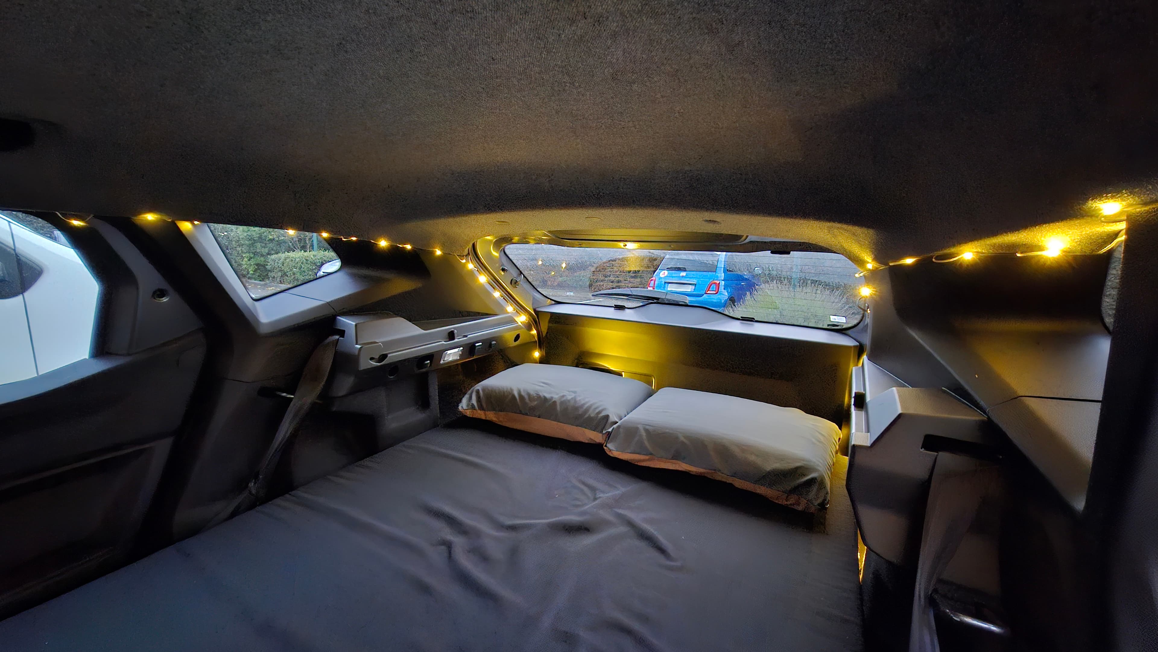 Le guide complet pour dormir dans sa voiture en 2026